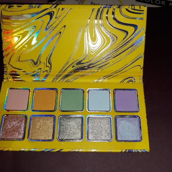 Make up - Picture 2 of 3